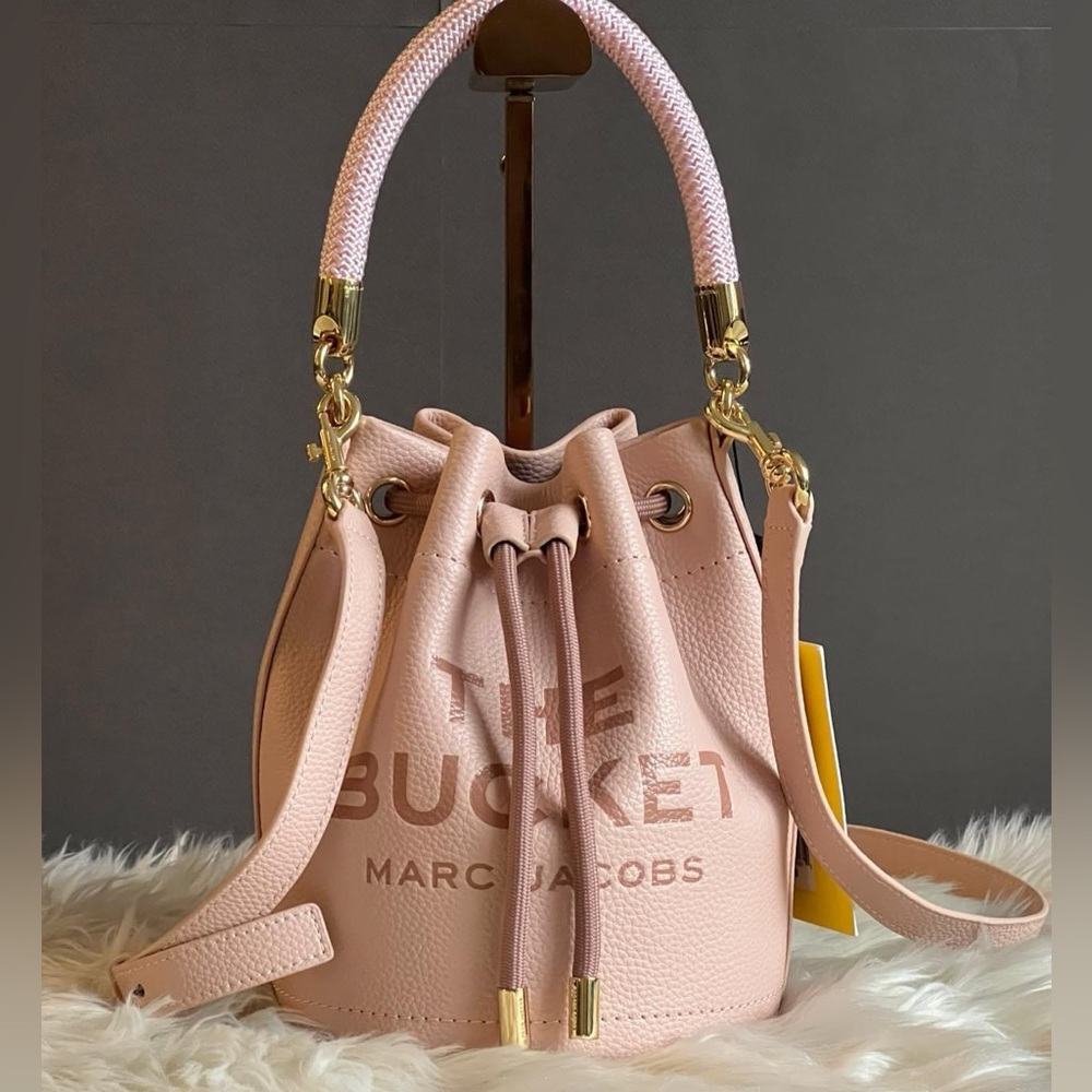 💰SOLD - H652L01PF22 - Marc Jacobs The Leather Bucket Bag - Picture 1 of 15